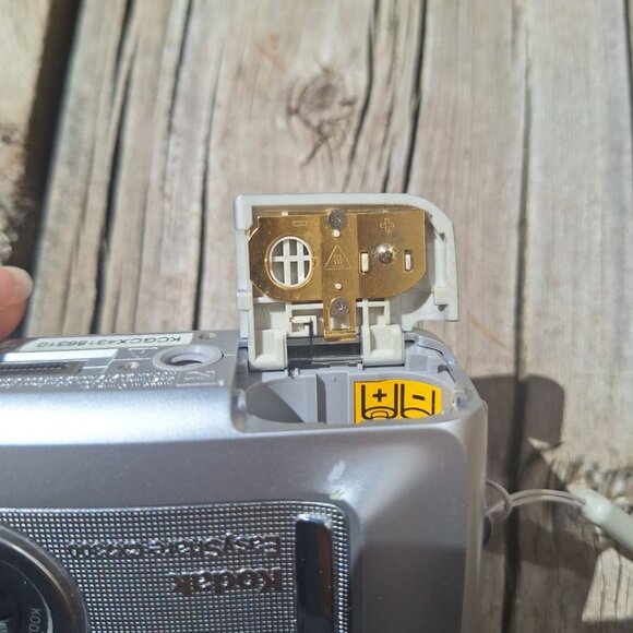 Kodak Easy Share Camera CX7300 3.2 MP Digital Silver For Parts No Card Vintage - Picture 6 of 9